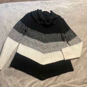 Hem and Thread Sweater ☃️ (Size L)